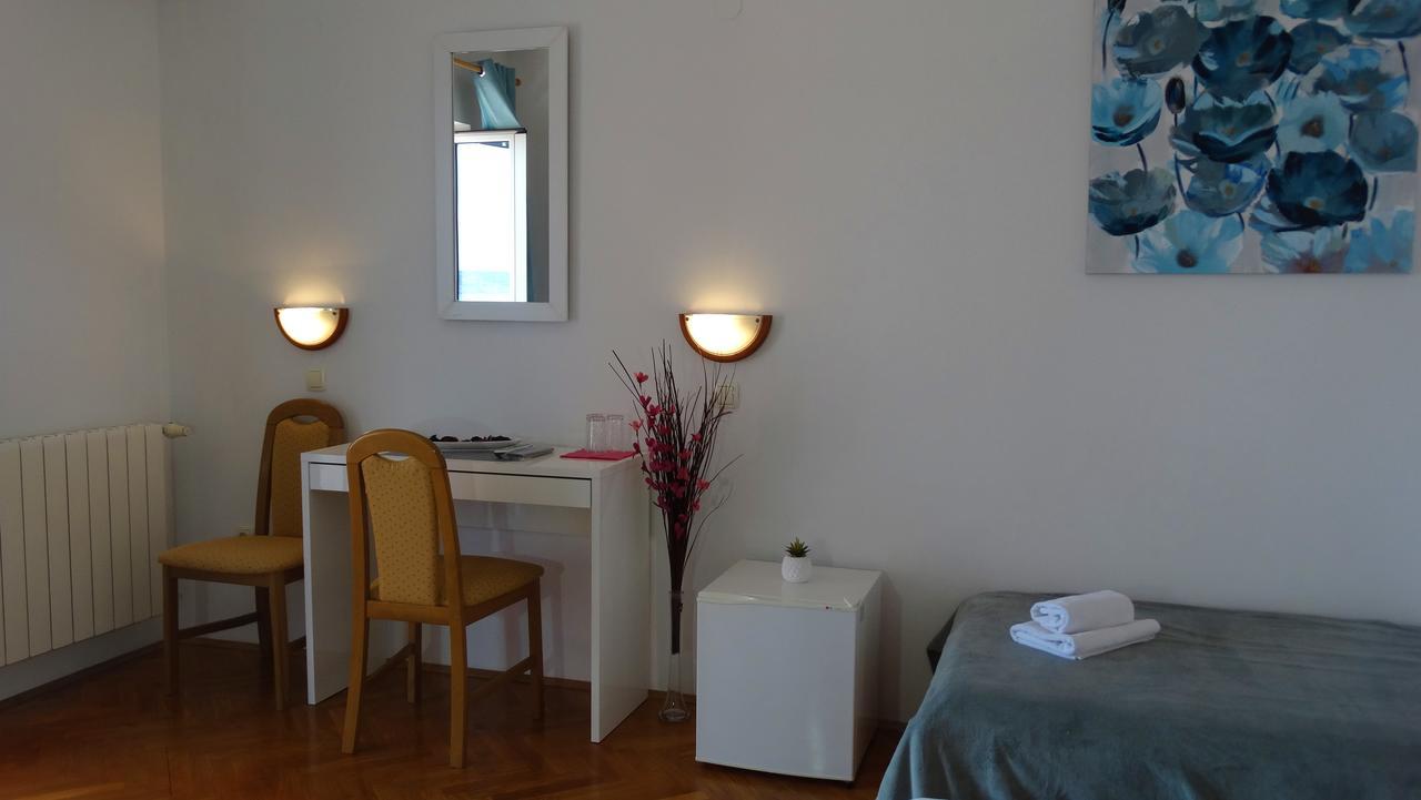 Guest House Mamut Kastela Exterior photo